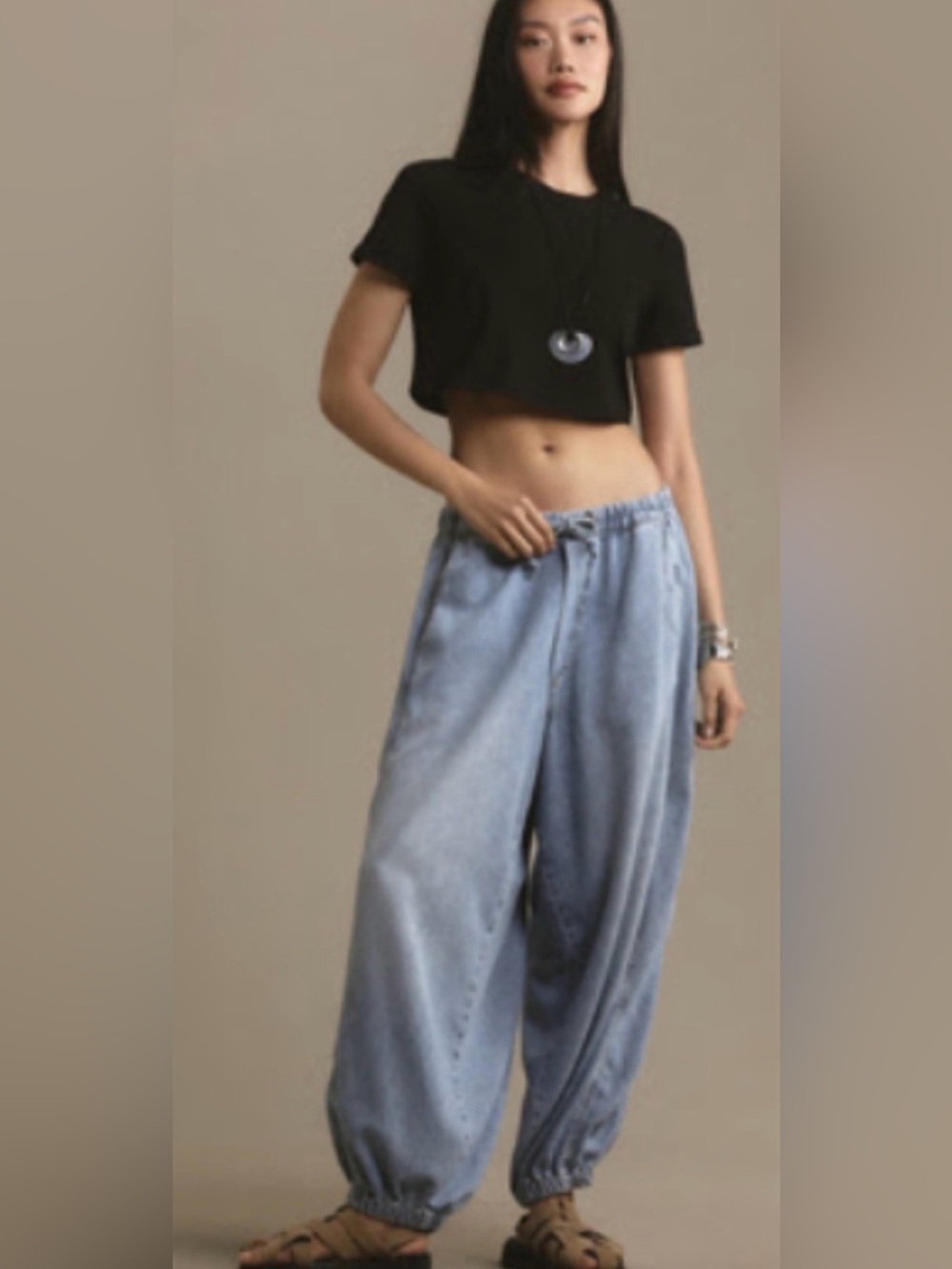 Pilcro Beachy High-Rise
Parachute Jeans
